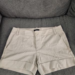 Express kaki shorts